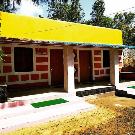 Estuarine Village Resort Satabhaya Exterior photo