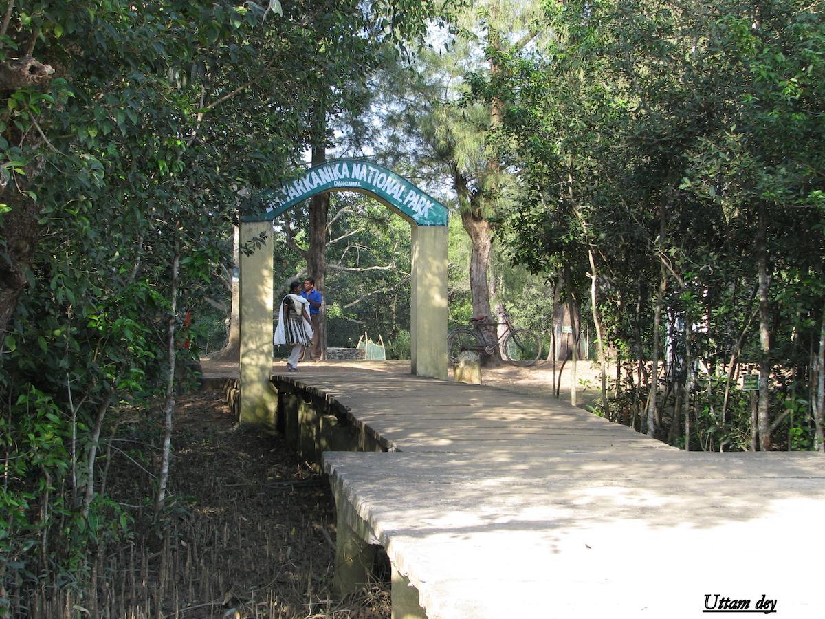 Estuarine Village Resort Satabhaya Exterior photo