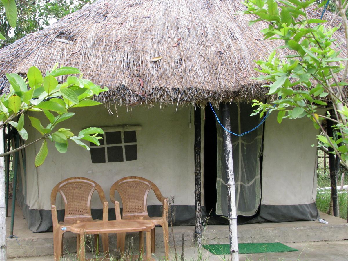 Estuarine Village Resort Satabhaya Exterior photo