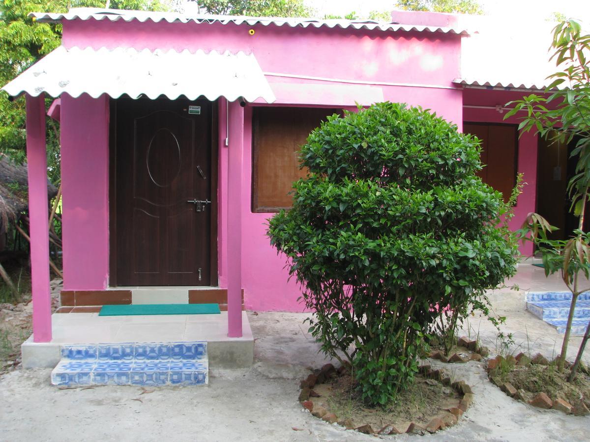 Estuarine Village Resort Satabhaya Exterior photo